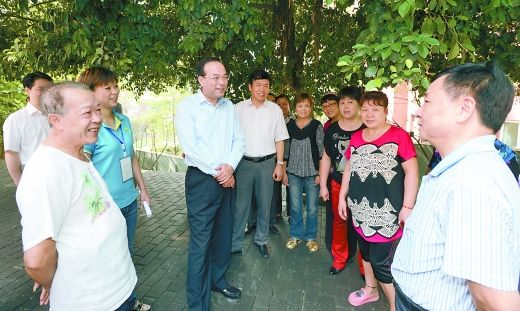 为社区减负 让社区回归服务群众本位