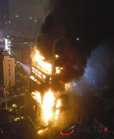 广州越秀区建业大厦大火基本被扑灭仍存塌楼风险