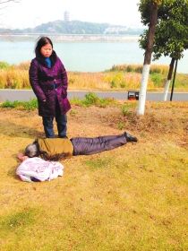 刑侦民警赶到后发现,女孩身上并没有外伤,初步判断为溺水身亡,检查