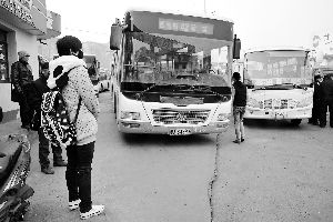 兰州:超载被罚 316路停运围堵逼停42路