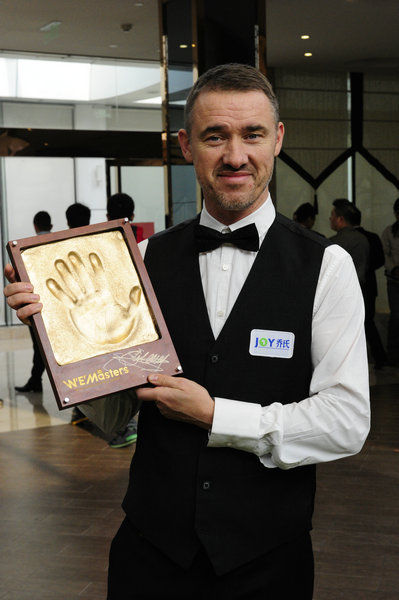 中八大师赛:首开先河为16位台球高手制金色手