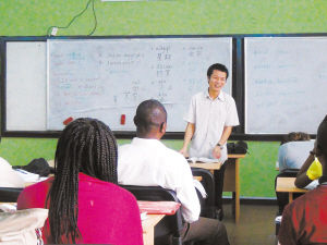 赴泰国闯非洲教汉语还编了专供外国人学中国字
