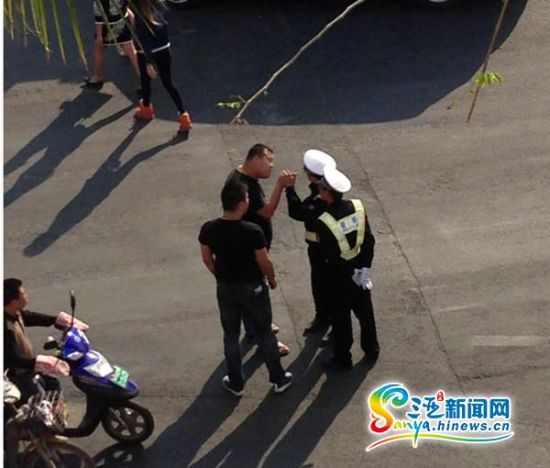 外地车辆在三亚违规行驶 交警执勤却遭辱骂