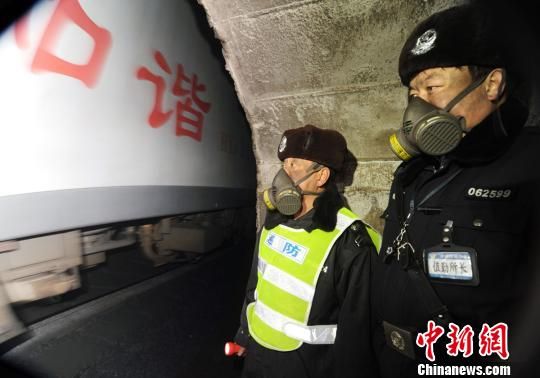 山西铁警镇守“煤河”16年工作时如黑脸矿工