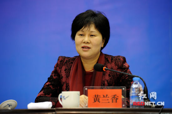 湖南举行纪念<em>三八</em>国际<em>妇女节</em>104周年<em>报告</em>会_