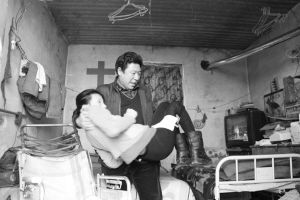 待你<em>白发</em>满头,我也不舍手中<em>木梳</em>_新浪新闻