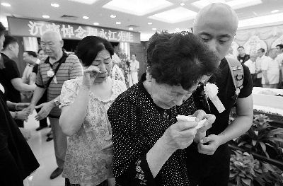 他就像我的小弟一般程砚秋唯一女弟子上午吊唁师父幼子程永江