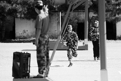 北京学校军训 自查排隐患 部分学校召开加急