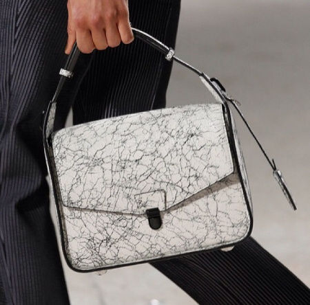 教你怎么在家清洗皮包 分清材质选对方法很重