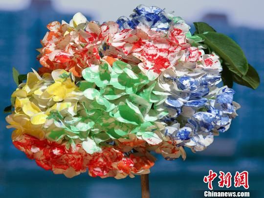 周杰伦等作品参加“转媒体时尚艺术展”亮相上海