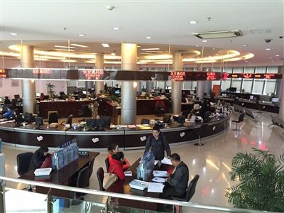 江北区行政审批服务大厅 怎么6个窗口只见电脑