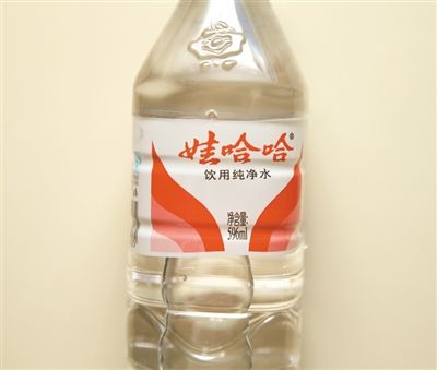 瓶装水"换装"众生相 娃哈哈死抱"氧气"不放