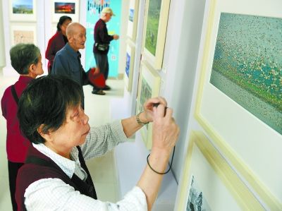 “美在潇湘”两型书画摄影展开幕
