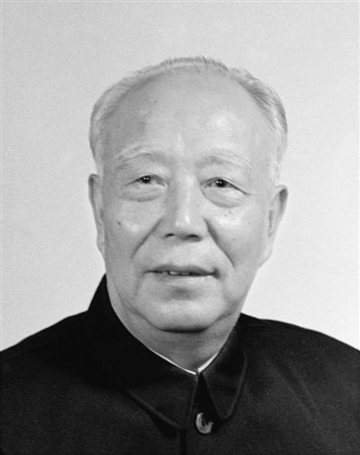 万里同志逝世