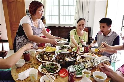 神女峰下的<em>女人</em>_新浪<em>新闻</em>