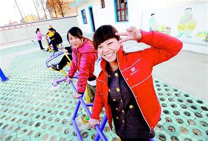 图文:休闲广场建村头