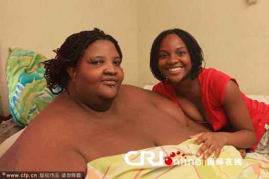 美国单亲妈妈体重近300公斤 16年来足不出户