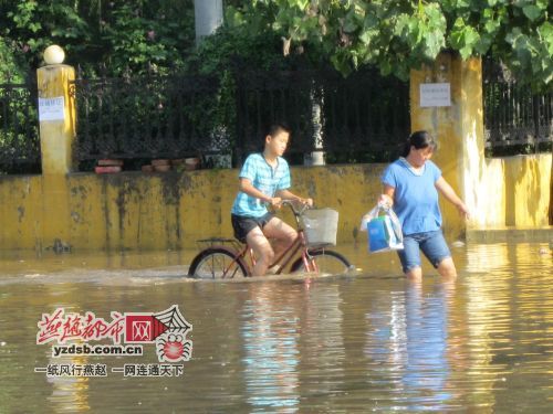 雨后南石家庄缺少排水设施积水成湖(图)