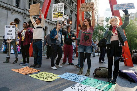 美 高学历低收入 青年示威 表达对社会不满(图