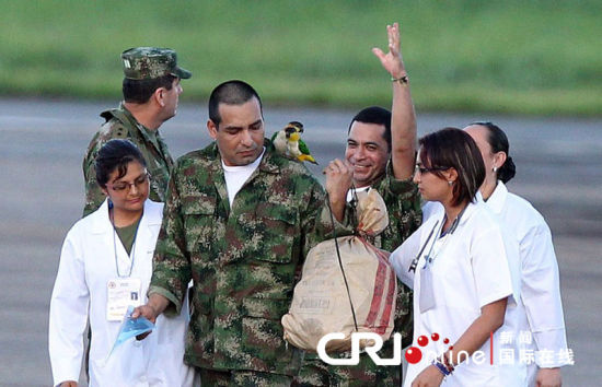 哥伦比亚10名政府军人质被释放 遭囚至少12年