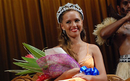 斐济世界小姐因<em>头发太直</em>遭猛批 被指不够本土