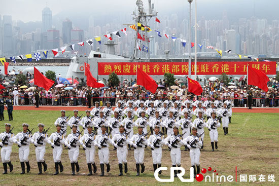 徐位毅):为庆祝五一,香港回归15周年以及驻军进驻香港15周年,中国人民