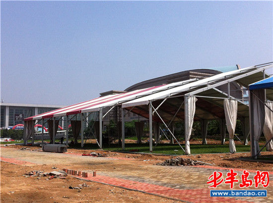 第22届啤酒节大篷开始搭建防晒防风更炫目(图)