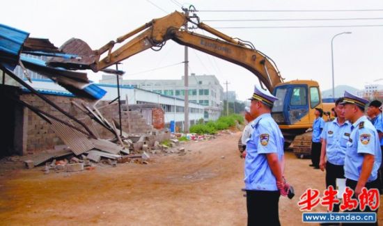 �к��ֵ�Ͷ2000���Υ����������Сѧ(ͼ)