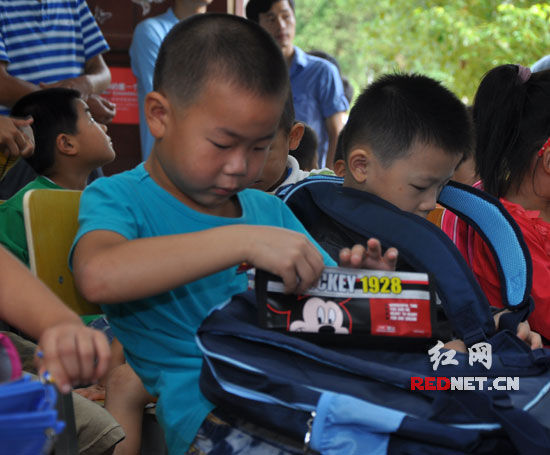 我的第一个书包大型公益活动走进湖南(图)_新