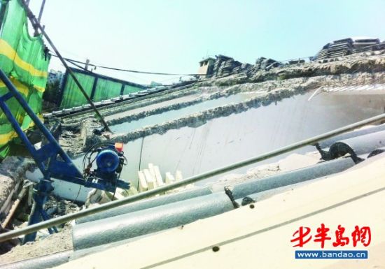 雍翠华苑小区一业主野蛮装修 掀翻整个房顶(图