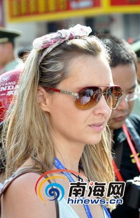 花絮:环岛赛热辣啦啦队活力四射[组图]