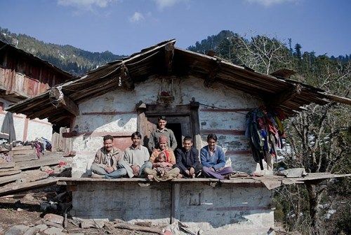 五兄弟共侍一妻 男后宫实行轮班制(图)