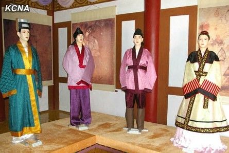 朝鲜举行传统服饰展 重现鼎盛时期服饰文化(组图)