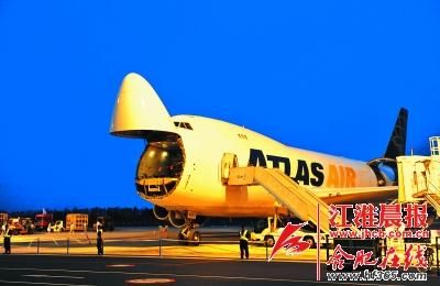 大飞机波音747首次光临新桥图