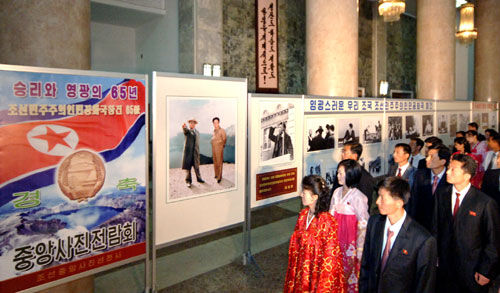 朝鲜庆祝建国65周年中央图片展开幕(图)