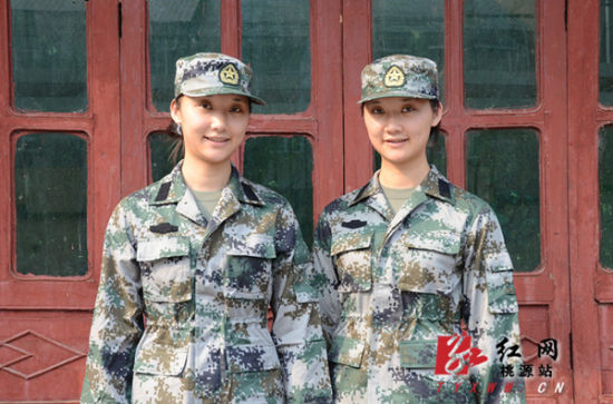 桃源双胞胎成<em>军中姊妹花</em>(图)_新浪新闻