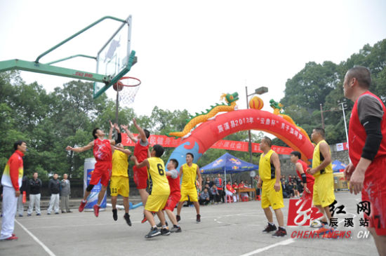 辰溪县2013年男子篮球赛开幕 32支球队赛场竞