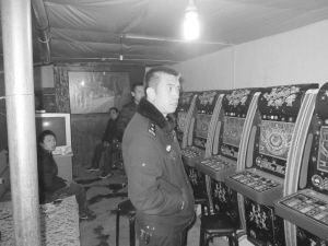 七里河警方捣毁一赌博游戏厅(图)