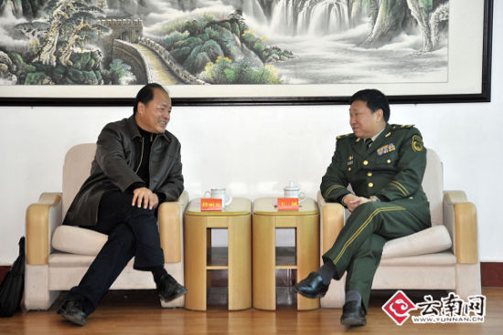 云南省委省政府春节慰问团走访慰问武警云南省总队(图