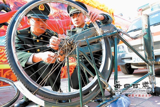 兰州学雷锋日:志愿服务活动 志愿者真情诠释活