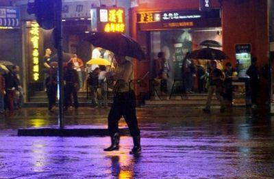 香港天气恶劣 天文台发出雷暴警告(图)