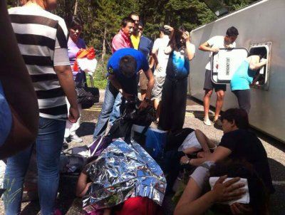 中国旅行团赴美国黄石公园途中翻车 24人送医