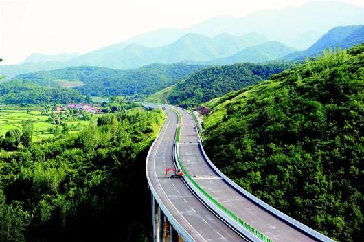 图文:保宜高速即将通车