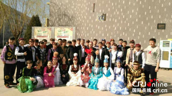 在京哈萨克族大学生欢庆纳吾鲁孜节(组图)