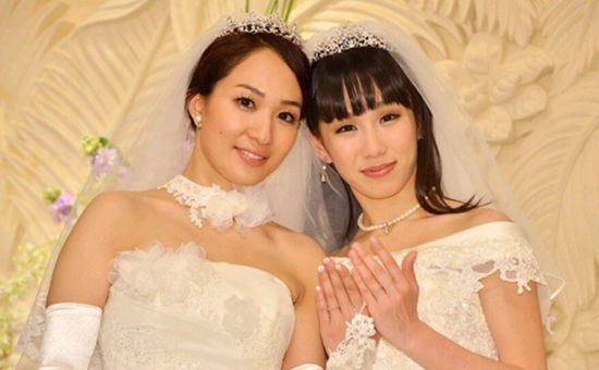 雅安穿婚纱的女记者_雅安电视台女记者穿婚纱报道地震 被赞 最美新娘(3)
