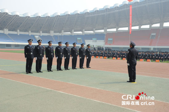 迁安警方举行“警务实战春季整训”汇报演练活动(组图)