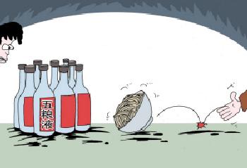老师:桌桌送瓶五粮液在漫画水中漫画图片