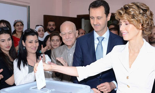 叙利亚总统选举3日上午7时开始。3名候选人，现任总统巴沙尔·阿萨德、议员马希尔·哈贾尔和前政府部长哈桑·诺里各自在大马士革投下选票。