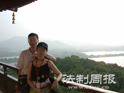 高龄孕妇麦当劳用餐时被砸伤导致引产(组图)