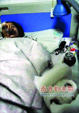 母亲欲自断手指为女儿接指(图)